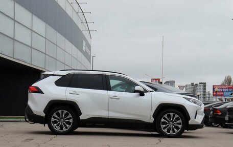 Toyota RAV4, 2021 год, 3 675 000 рублей, 4 фотография