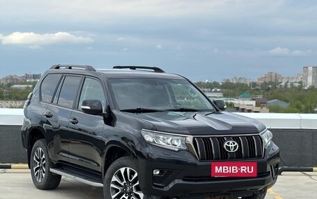 Toyota Land Cruiser Prado 150 рестайлинг 2, 2021 год, 5 600 000 рублей, 2 фотография
