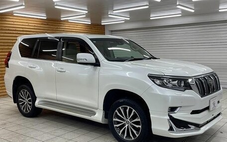 Toyota Land Cruiser Prado 150 рестайлинг 2, 2022 год, 3 920 000 рублей, 6 фотография