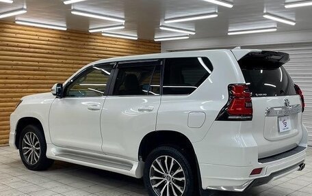 Toyota Land Cruiser Prado 150 рестайлинг 2, 2022 год, 3 920 000 рублей, 7 фотография