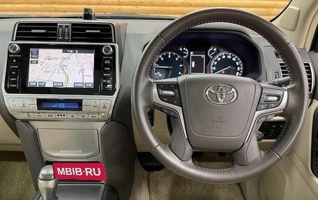 Toyota Land Cruiser Prado 150 рестайлинг 2, 2022 год, 3 920 000 рублей, 11 фотография