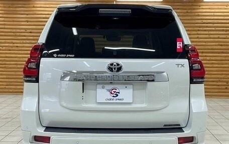 Toyota Land Cruiser Prado 150 рестайлинг 2, 2022 год, 3 920 000 рублей, 8 фотография