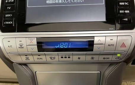 Toyota Land Cruiser Prado 150 рестайлинг 2, 2022 год, 3 920 000 рублей, 15 фотография