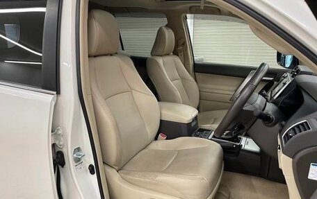Toyota Land Cruiser Prado 150 рестайлинг 2, 2022 год, 3 920 000 рублей, 17 фотография