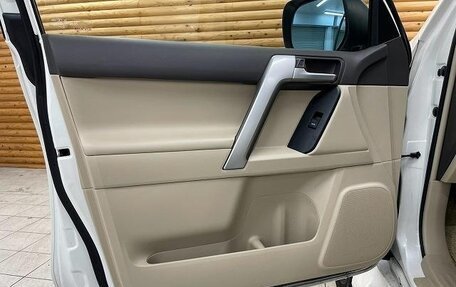 Toyota Land Cruiser Prado 150 рестайлинг 2, 2022 год, 3 920 000 рублей, 22 фотография