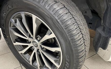 Toyota Land Cruiser Prado 150 рестайлинг 2, 2022 год, 3 920 000 рублей, 27 фотография