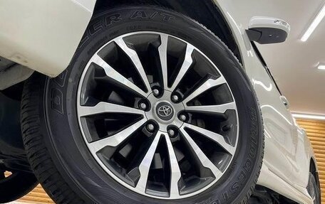 Toyota Land Cruiser Prado 150 рестайлинг 2, 2022 год, 3 920 000 рублей, 28 фотография