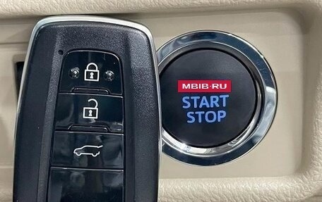 Toyota Land Cruiser Prado 150 рестайлинг 2, 2022 год, 3 920 000 рублей, 20 фотография