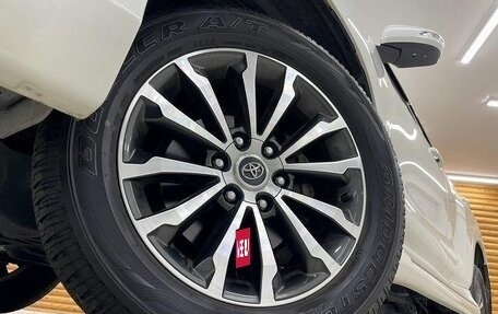 Toyota Land Cruiser Prado 150 рестайлинг 2, 2022 год, 3 920 000 рублей, 26 фотография