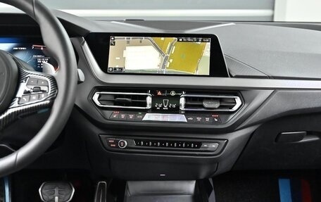 BMW 1 серия, 2022 год, 2 900 000 рублей, 13 фотография