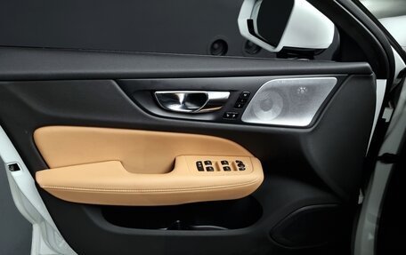 Volvo V60 II, 2021 год, 3 240 334 рублей, 10 фотография