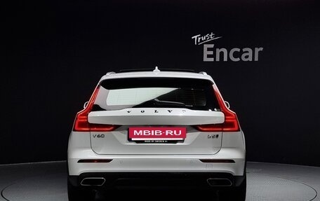 Volvo V60 II, 2021 год, 3 240 334 рублей, 4 фотография