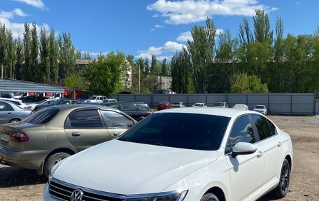 Volkswagen Passat B8 рестайлинг, 2015 год, 1 800 000 рублей, 2 фотография