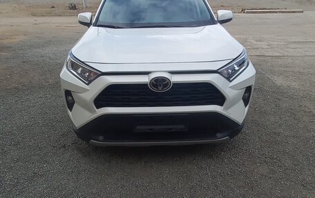 Toyota RAV4, 2020 год, 2 580 000 рублей, 2 фотография
