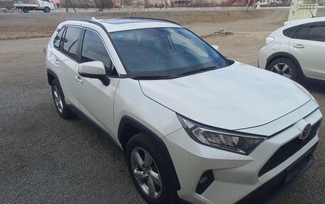 Toyota RAV4, 2020 год, 2 580 000 рублей, 3 фотография