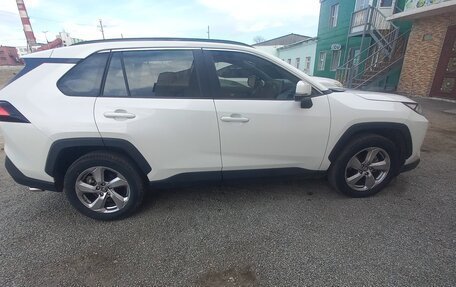 Toyota RAV4, 2020 год, 2 580 000 рублей, 4 фотография