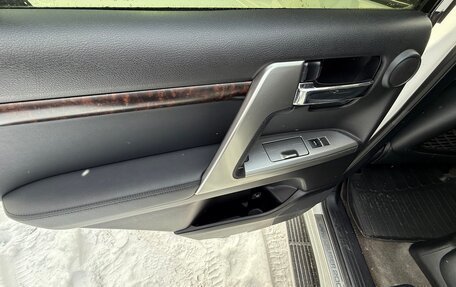 Toyota Land Cruiser 200, 2013 год, 3 080 000 рублей, 17 фотография