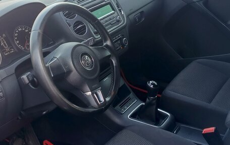 Volkswagen Tiguan I, 2013 год, 1 040 000 рублей, 2 фотография