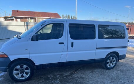 Toyota HiAce, 2002 год, 1 000 000 рублей, 5 фотография