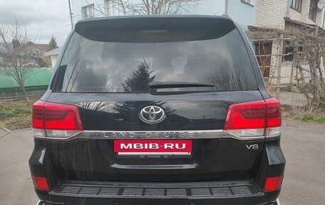 Toyota Land Cruiser 200, 2016 год, 5 850 000 рублей, 4 фотография