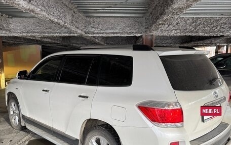 Toyota Highlander III, 2011 год, 2 100 000 рублей, 2 фотография