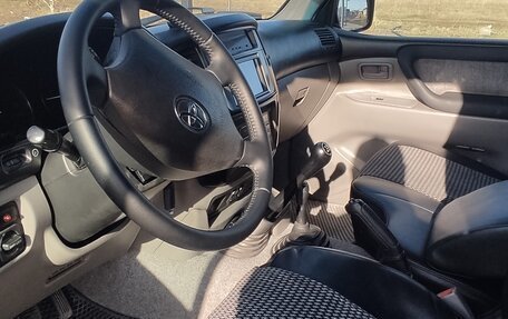 Toyota Land Cruiser 100 рестайлинг 2, 2006 год, 2 250 000 рублей, 10 фотография