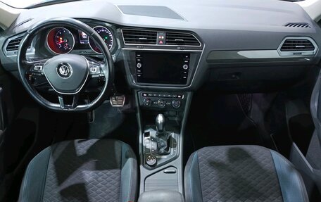Volkswagen Tiguan II, 2019 год, 2 169 000 рублей, 19 фотография