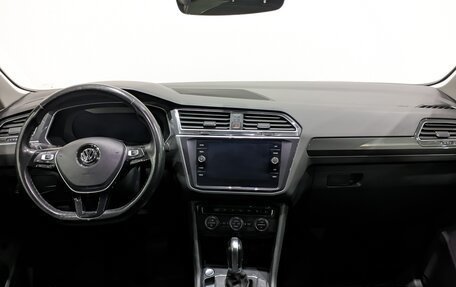 Volkswagen Tiguan II, 2018 год, 2 109 000 рублей, 12 фотография
