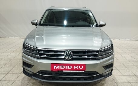 Volkswagen Tiguan II, 2018 год, 2 109 000 рублей, 2 фотография