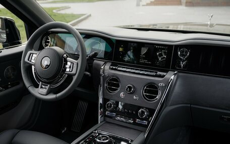 Rolls-Royce Cullinan, 2025 год, 80 000 000 рублей, 17 фотография
