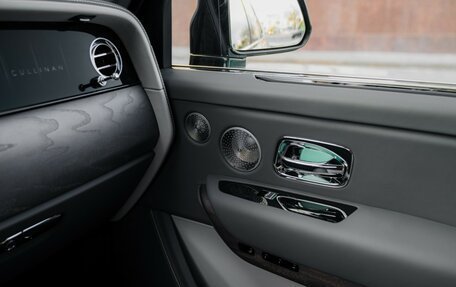 Rolls-Royce Cullinan, 2025 год, 80 000 000 рублей, 22 фотография