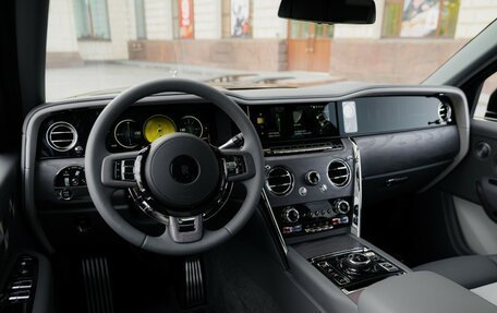 Rolls-Royce Cullinan, 2025 год, 80 000 000 рублей, 18 фотография