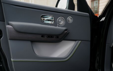 Rolls-Royce Cullinan, 2025 год, 80 000 000 рублей, 29 фотография