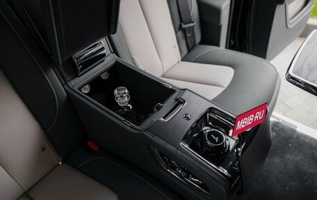 Rolls-Royce Cullinan, 2025 год, 80 000 000 рублей, 38 фотография