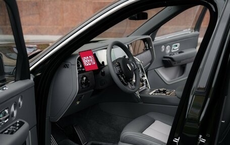 Rolls-Royce Cullinan, 2025 год, 80 000 000 рублей, 27 фотография