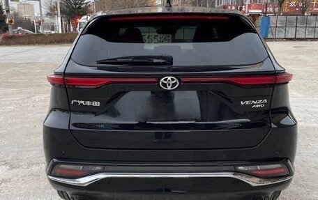 Toyota Venza, 2022 год, 3 650 000 рублей, 5 фотография