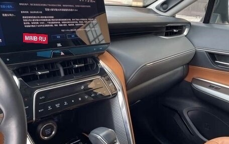 Toyota Venza, 2022 год, 3 650 000 рублей, 8 фотография