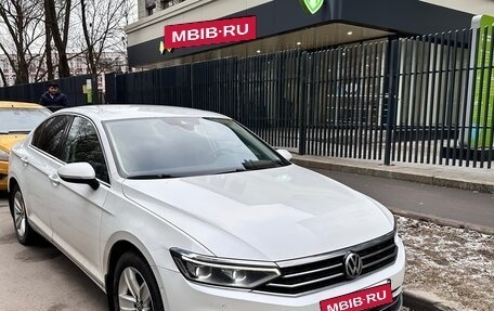 Volkswagen Passat B8 рестайлинг, 2020 год, 3 700 000 рублей, 10 фотография