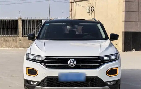 Volkswagen T-Roc I, 2021 год, 1 620 000 рублей, 2 фотография