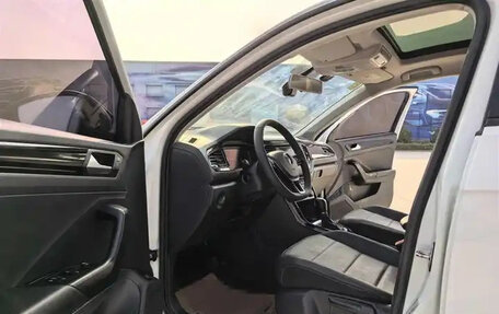 Volkswagen T-Roc I, 2021 год, 1 620 000 рублей, 9 фотография