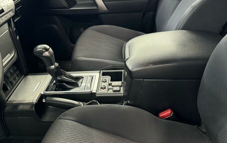 Toyota Land Cruiser Prado 150 рестайлинг 2, 2019 год, 4 900 000 рублей, 6 фотография