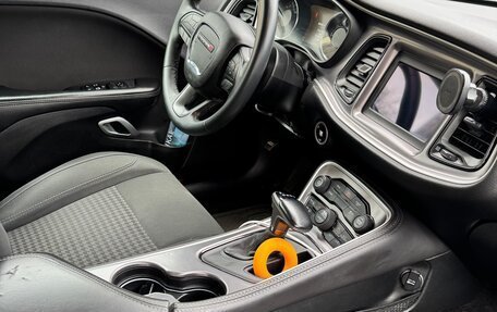 Dodge Challenger III рестайлинг 2, 2018 год, 2 800 000 рублей, 9 фотография