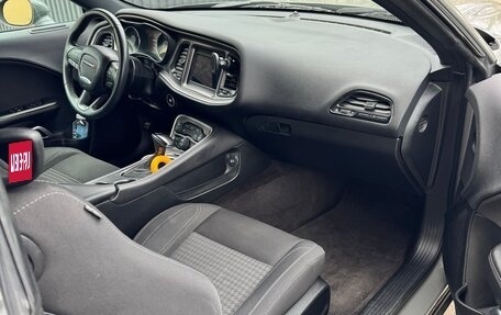Dodge Challenger III рестайлинг 2, 2018 год, 2 800 000 рублей, 10 фотография