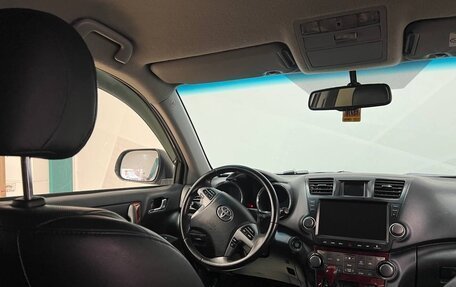 Toyota Highlander III, 2012 год, 1 799 000 рублей, 16 фотография