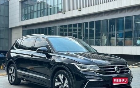Volkswagen Tiguan II, 2023 год, 3 760 000 рублей, 1 фотография