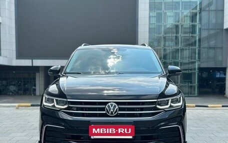 Volkswagen Tiguan II, 2023 год, 3 760 000 рублей, 2 фотография