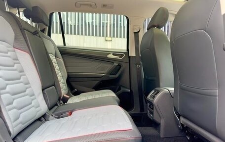 Volkswagen Tiguan II, 2023 год, 3 760 000 рублей, 13 фотография