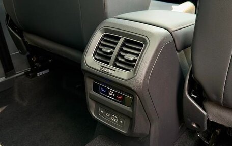 Volkswagen Tiguan II, 2023 год, 3 760 000 рублей, 15 фотография
