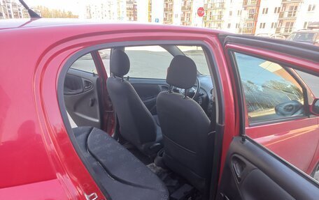 Toyota Yaris I рестайлинг, 2003 год, 300 000 рублей, 8 фотография