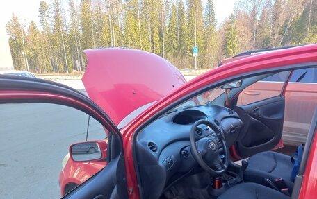 Toyota Yaris I рестайлинг, 2003 год, 300 000 рублей, 12 фотография